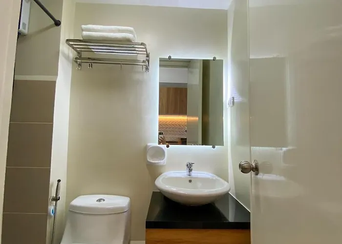 Cozy Unit Near Airport شقة